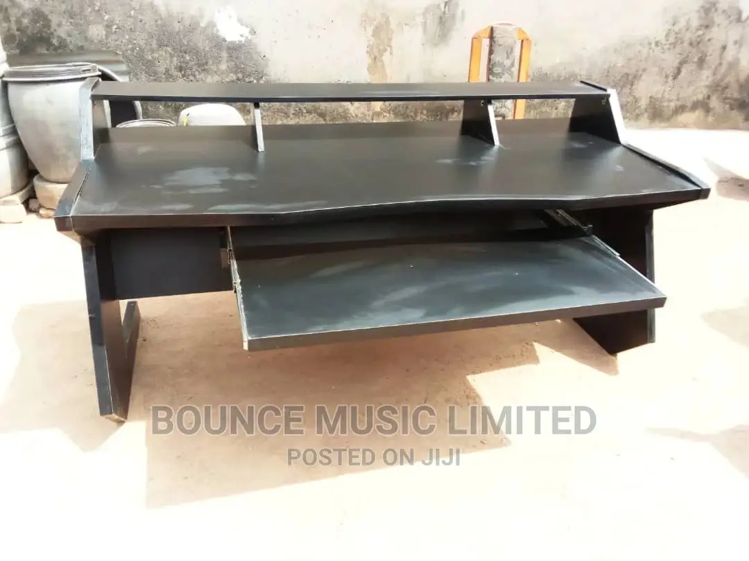 Studio Desk 2022