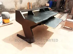 Studio Desk 2022