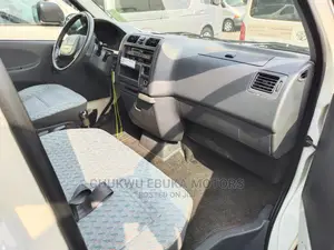 Toyota HiAce 2002 White