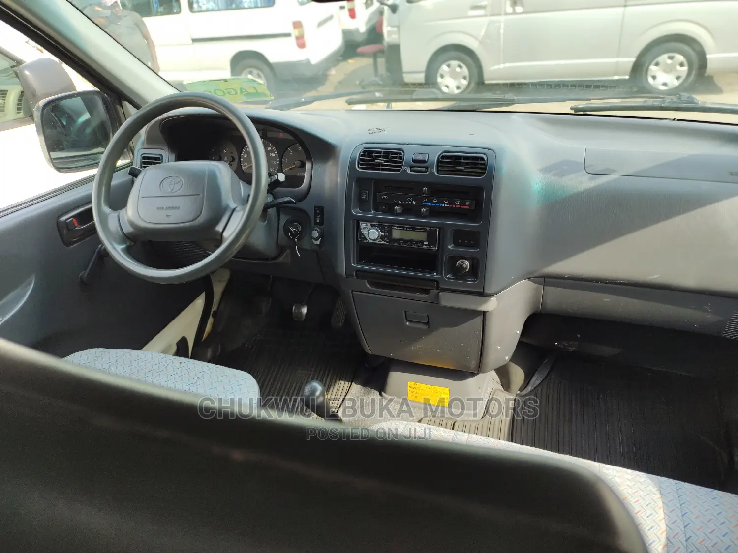 Toyota HiAce 2001 White
