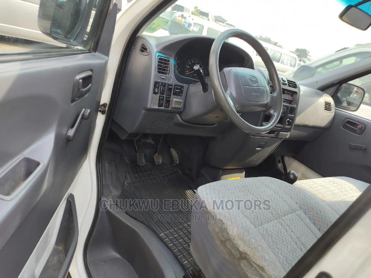 Toyota HiAce 2001 White