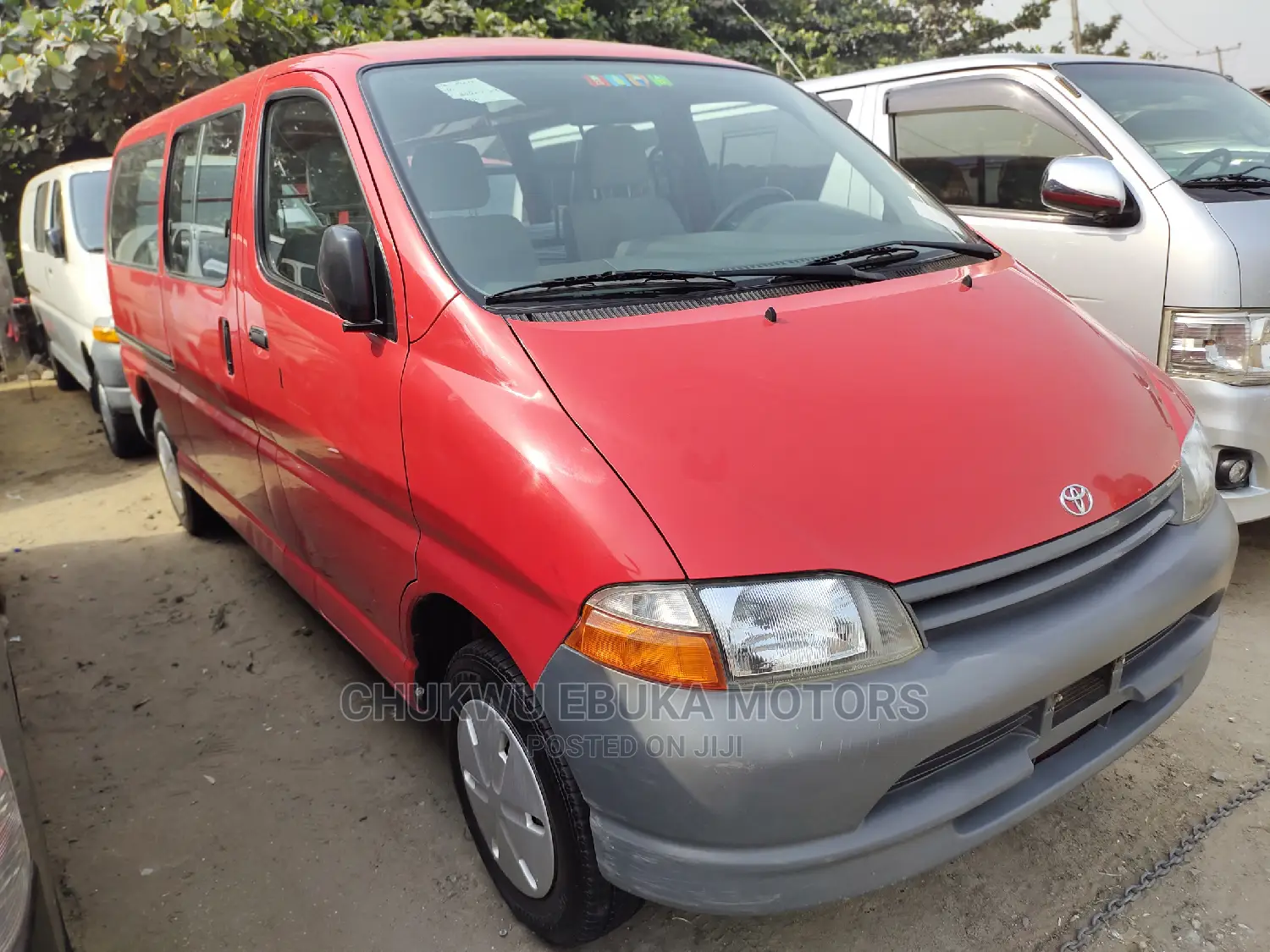 Toyota HiAce 2002 Red