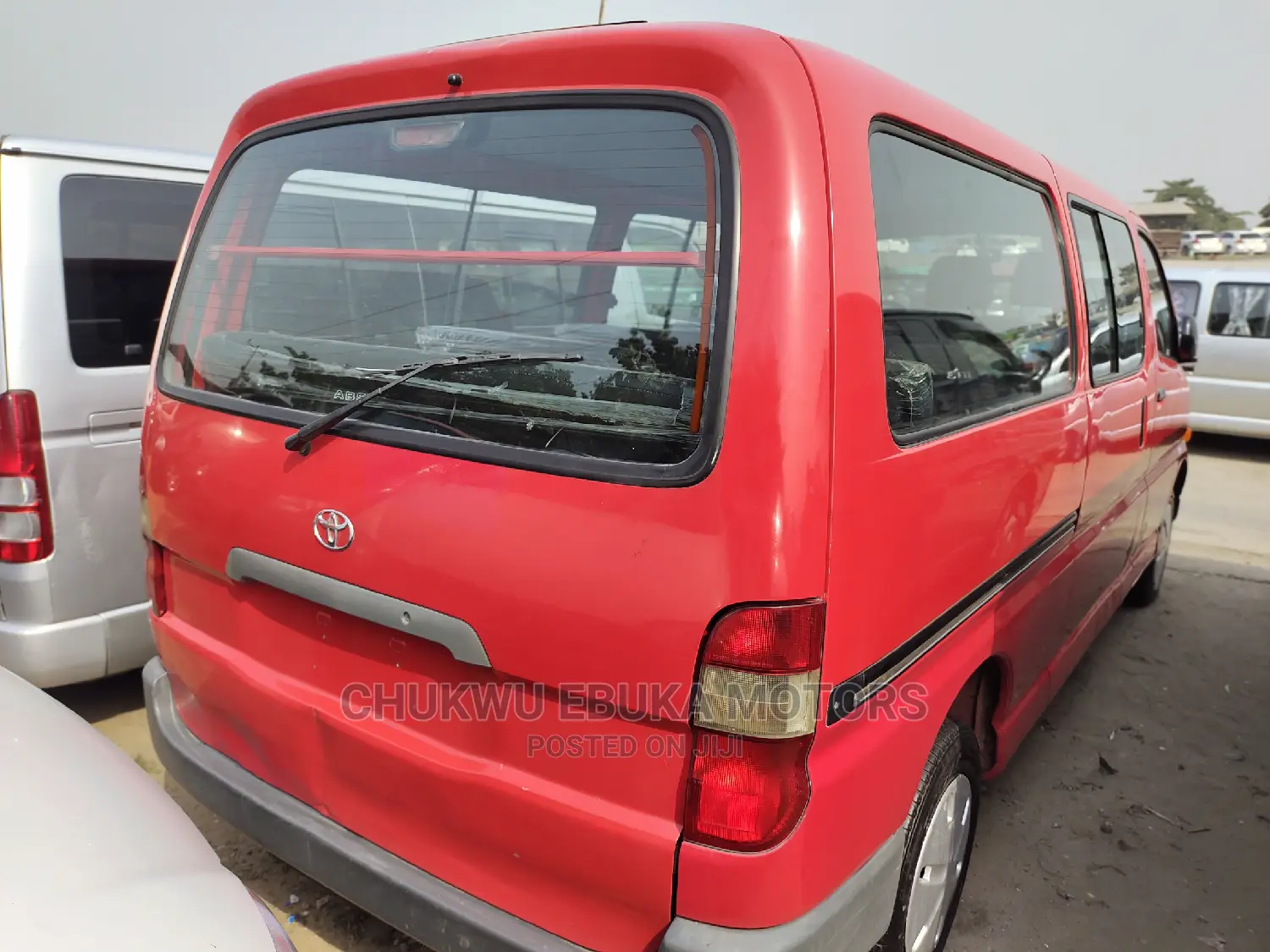Toyota HiAce 2002 Red
