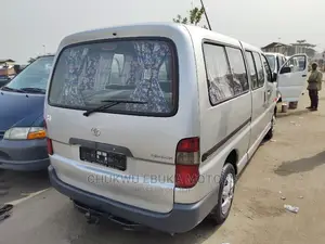 Toyota HiAce 2001 Grey