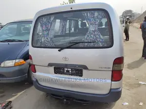 Toyota HiAce 2001 Grey