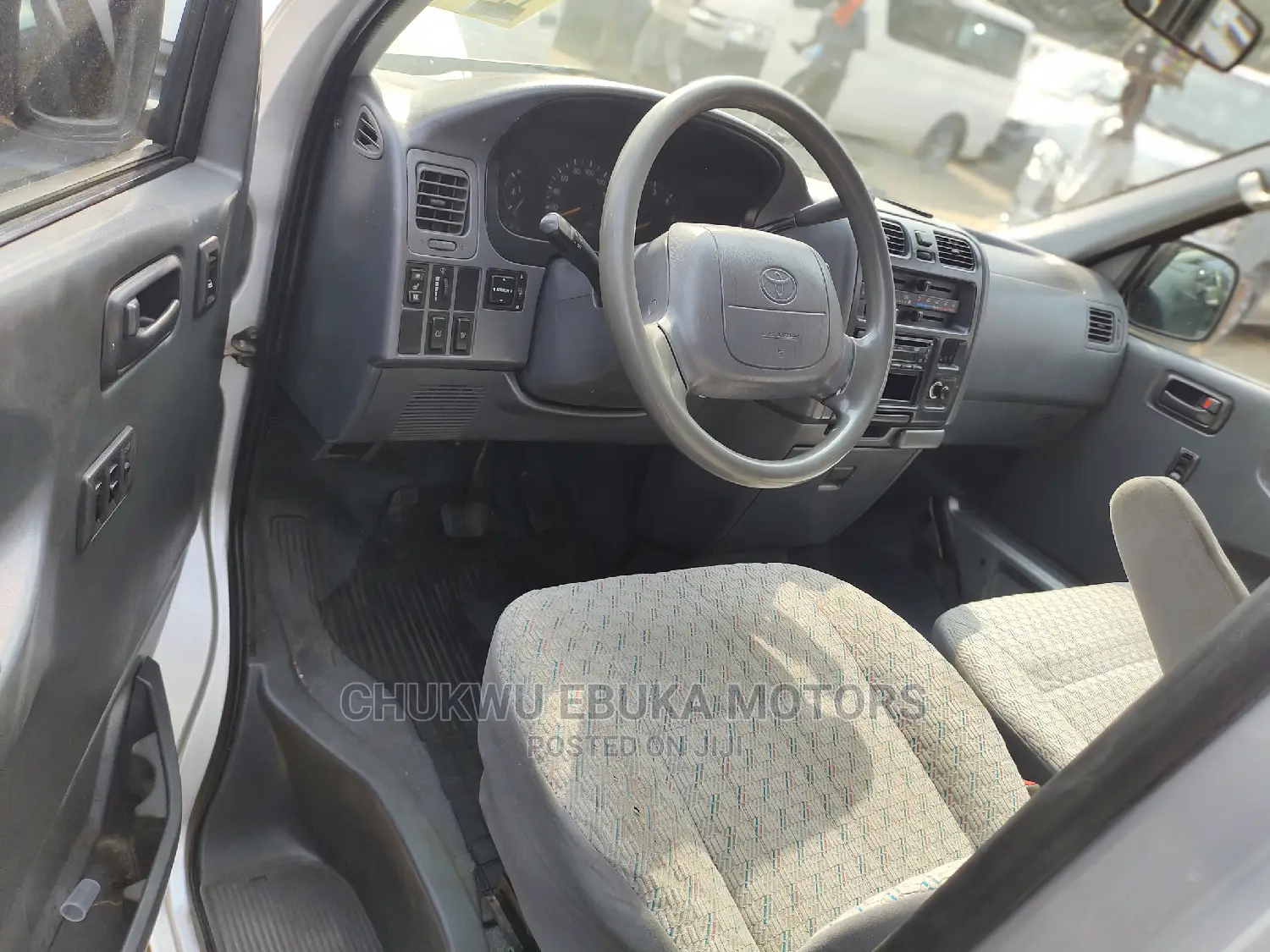 Toyota HiAce 2001 Grey