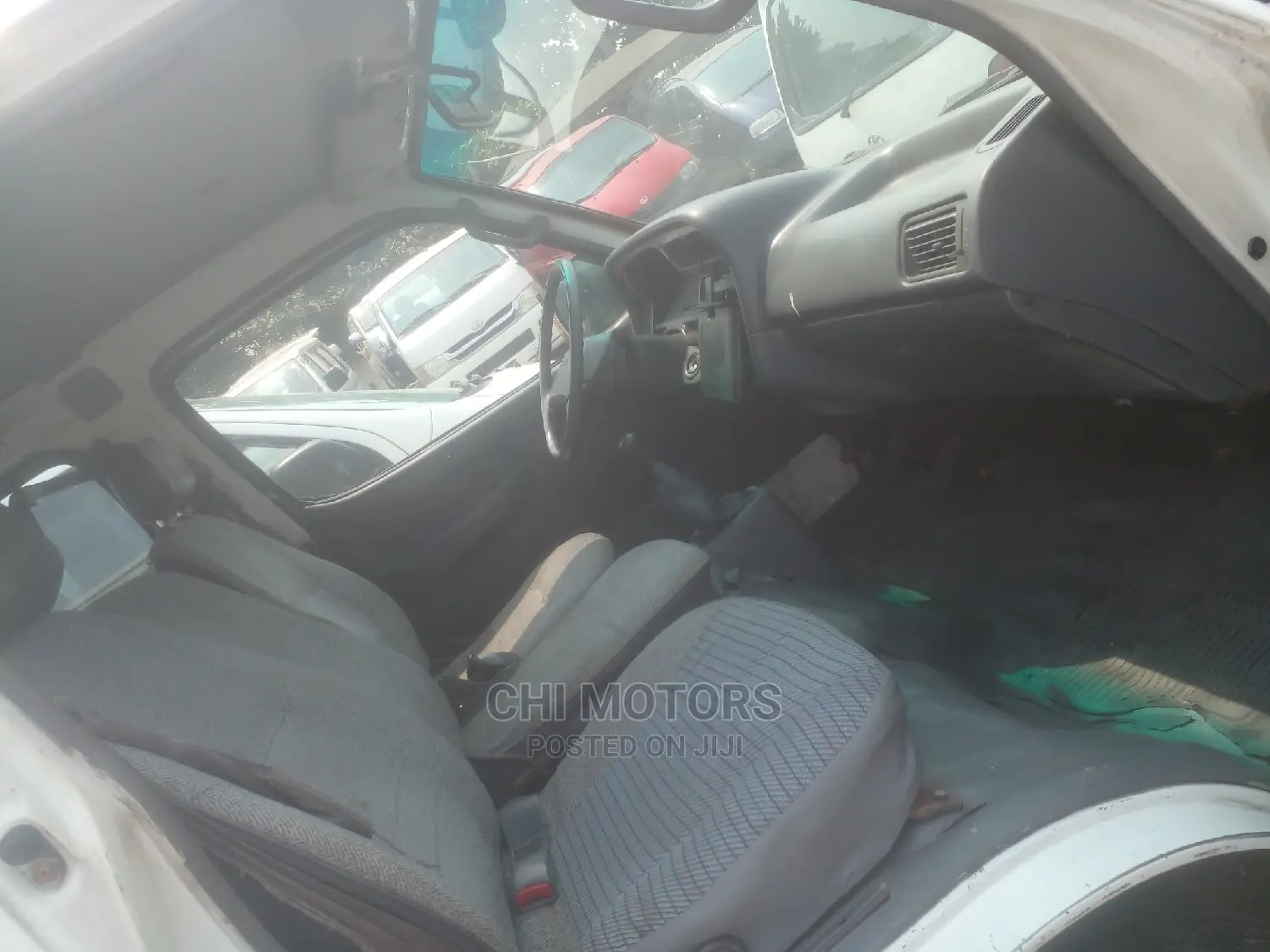 Toyota HiAce 2005 White