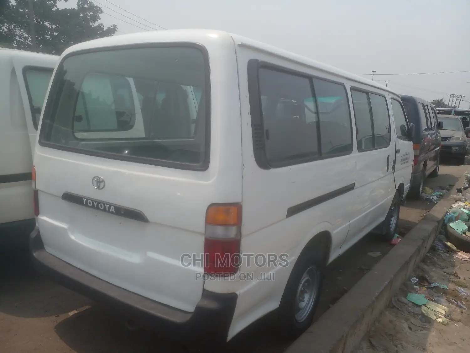 Toyota HiAce 2005 White
