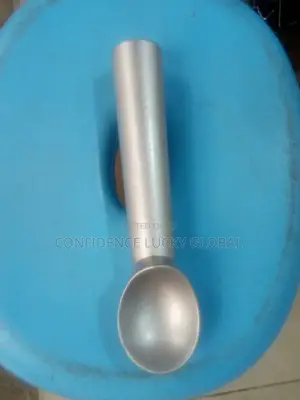 Ice Cream Scopper With Heat Conductive Liquid
