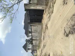 Genuine 2 1⁄2plot Fenced Round in Malaysia Estate