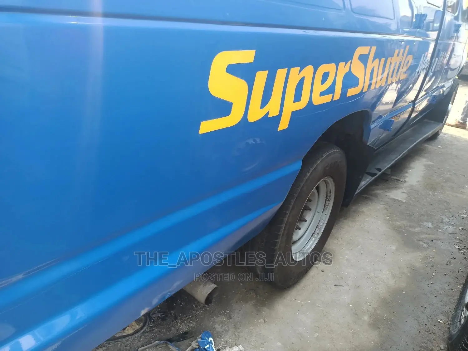 Ford E450 2015 Blue