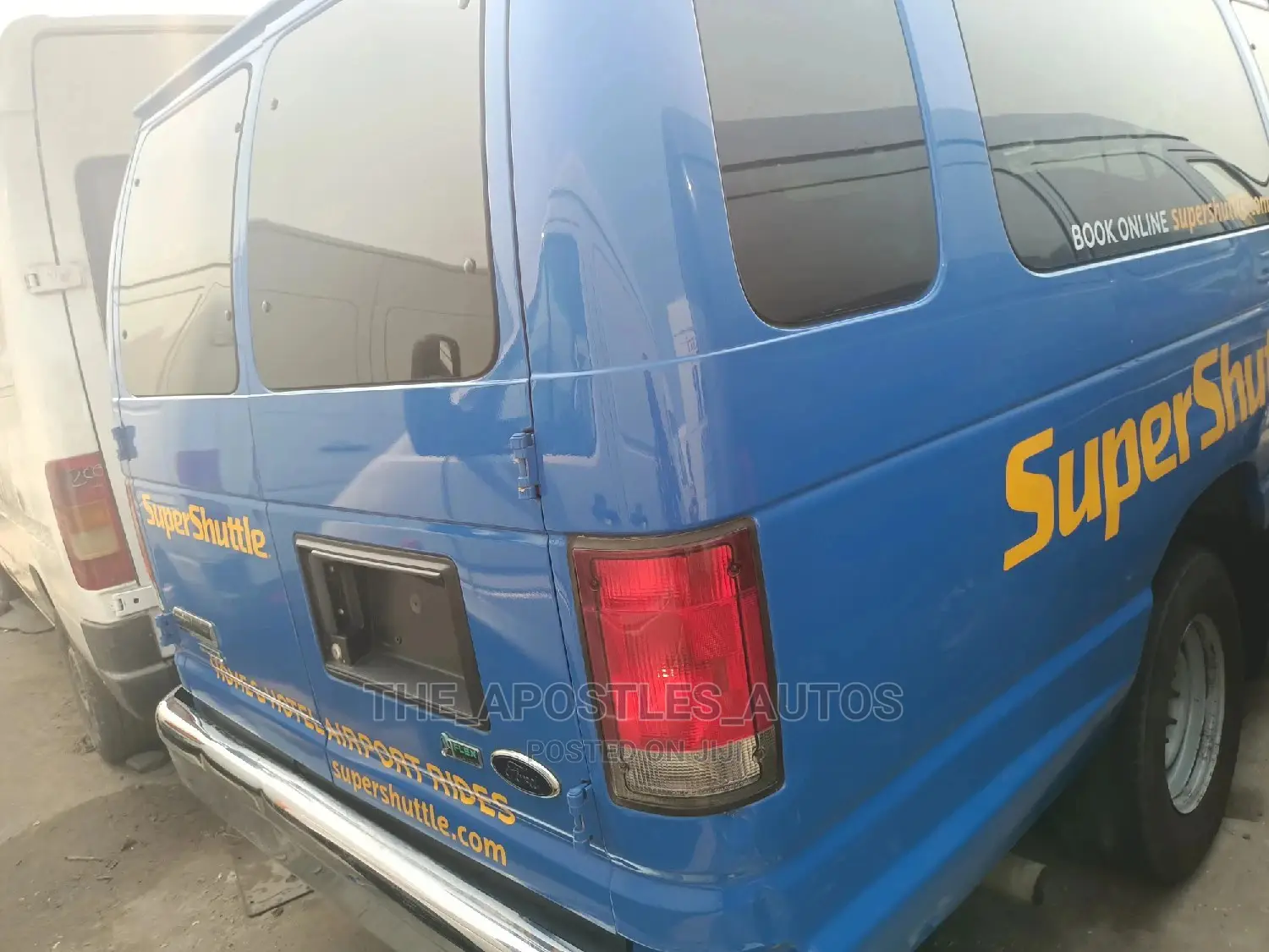 Ford E450 2015 Blue