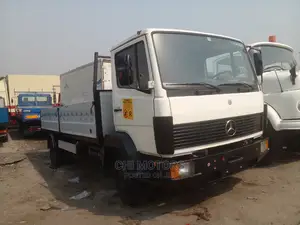 Mercedes Truck Pickup 17 Feet