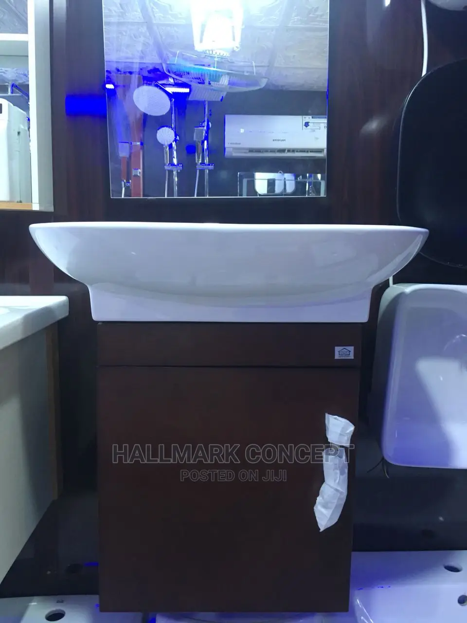 Polished Hanging Pvc Cabinets