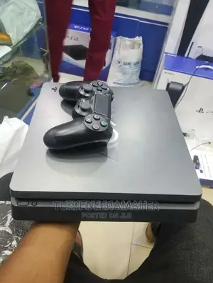 UK Used Ps4 Slim Console