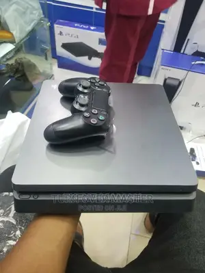 UK Used Ps4 Slim Console