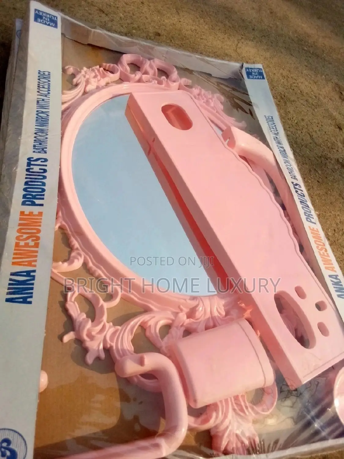 Palace Mirror With Bathroom Accessories (Pink)