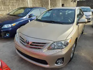 Toyota Corolla 2013 Gold