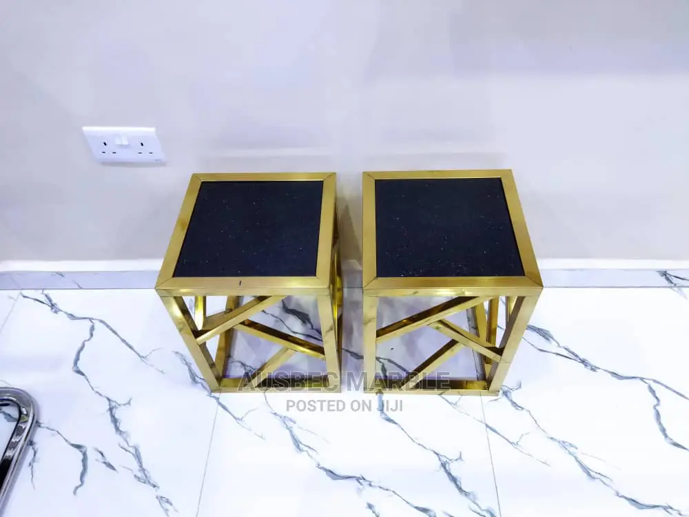 Center Table With 4 Side Stools