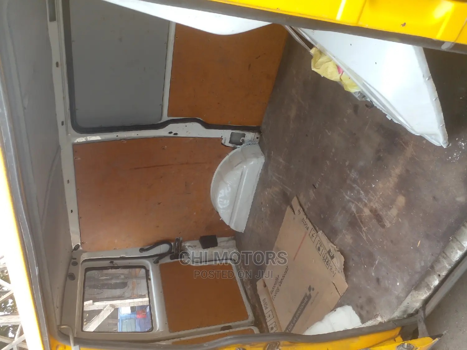 Volkswagen Transporter 2002 Yellow
