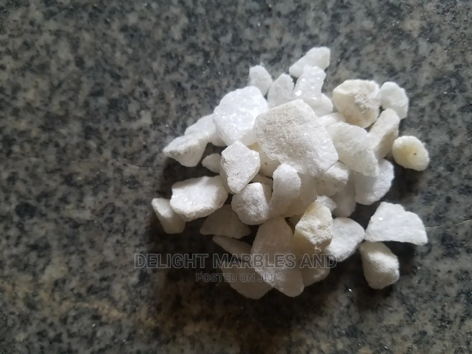 Decorative White Marble Stones Available.