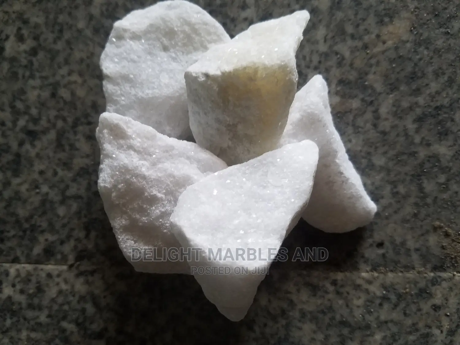 Decorative White Marble Stones Available.