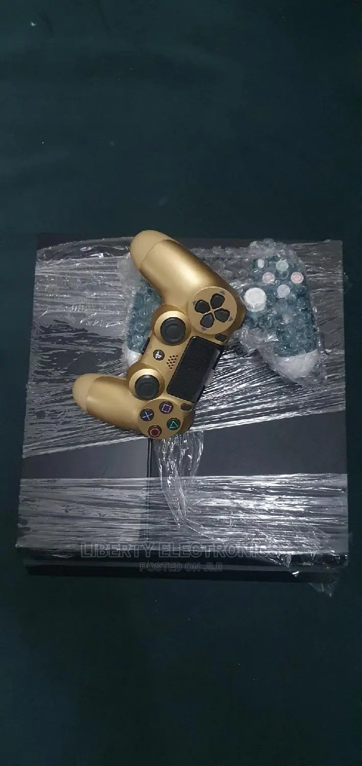 500gb Ps4 + Power Cable ++ One Controller