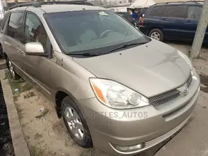 Toyota Sienna LE AWD 2005 Gold