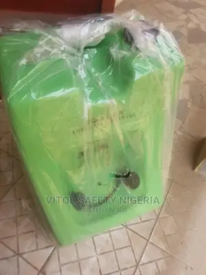 16 Gallon Wall Mounted Eyewash Station