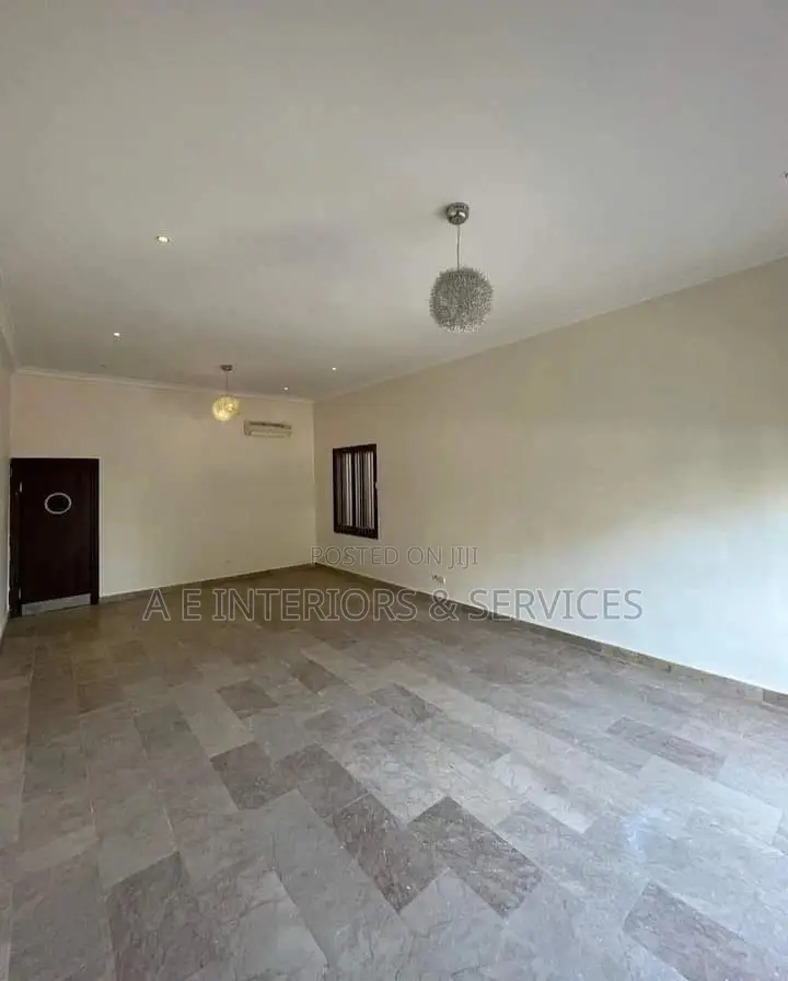 Experienced Painters, Painting and Screeding