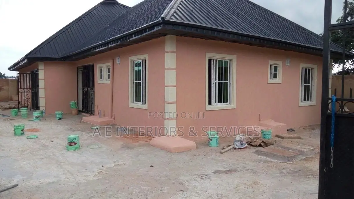 Experienced Painters, Painting and Screeding