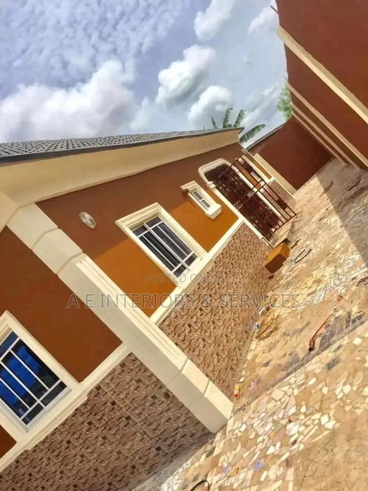 Experienced Painters, Painting and Screeding