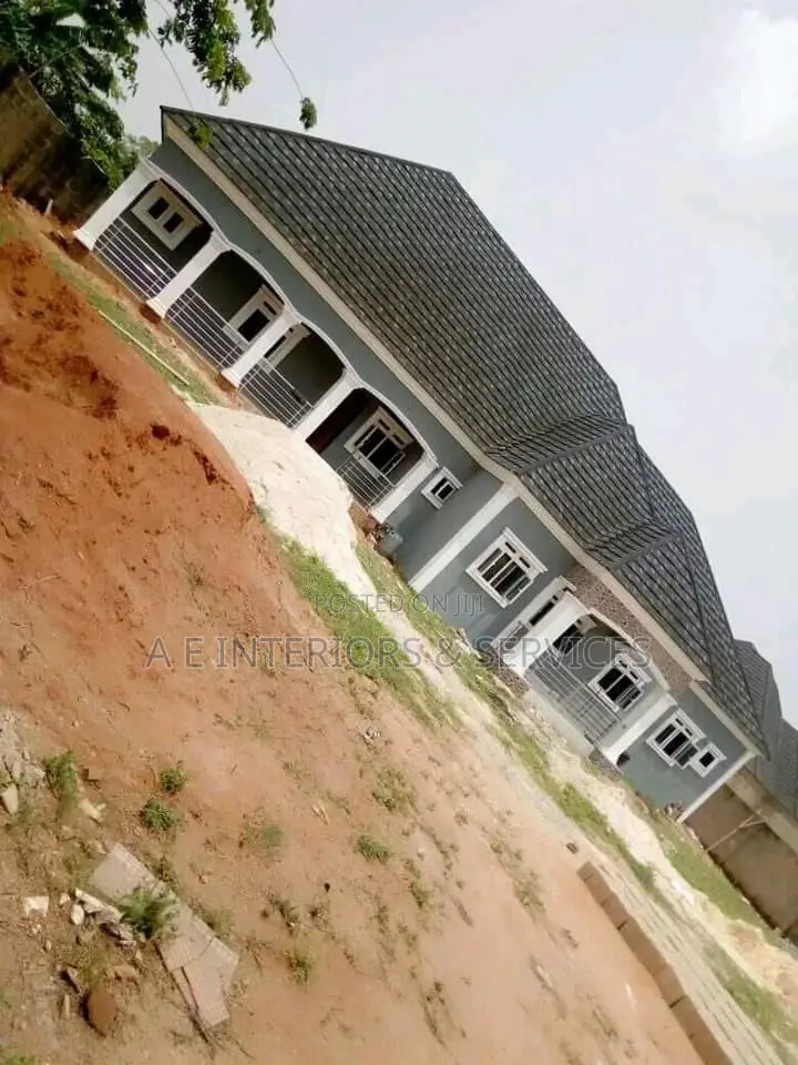 Experienced Painters, Painting and Screeding