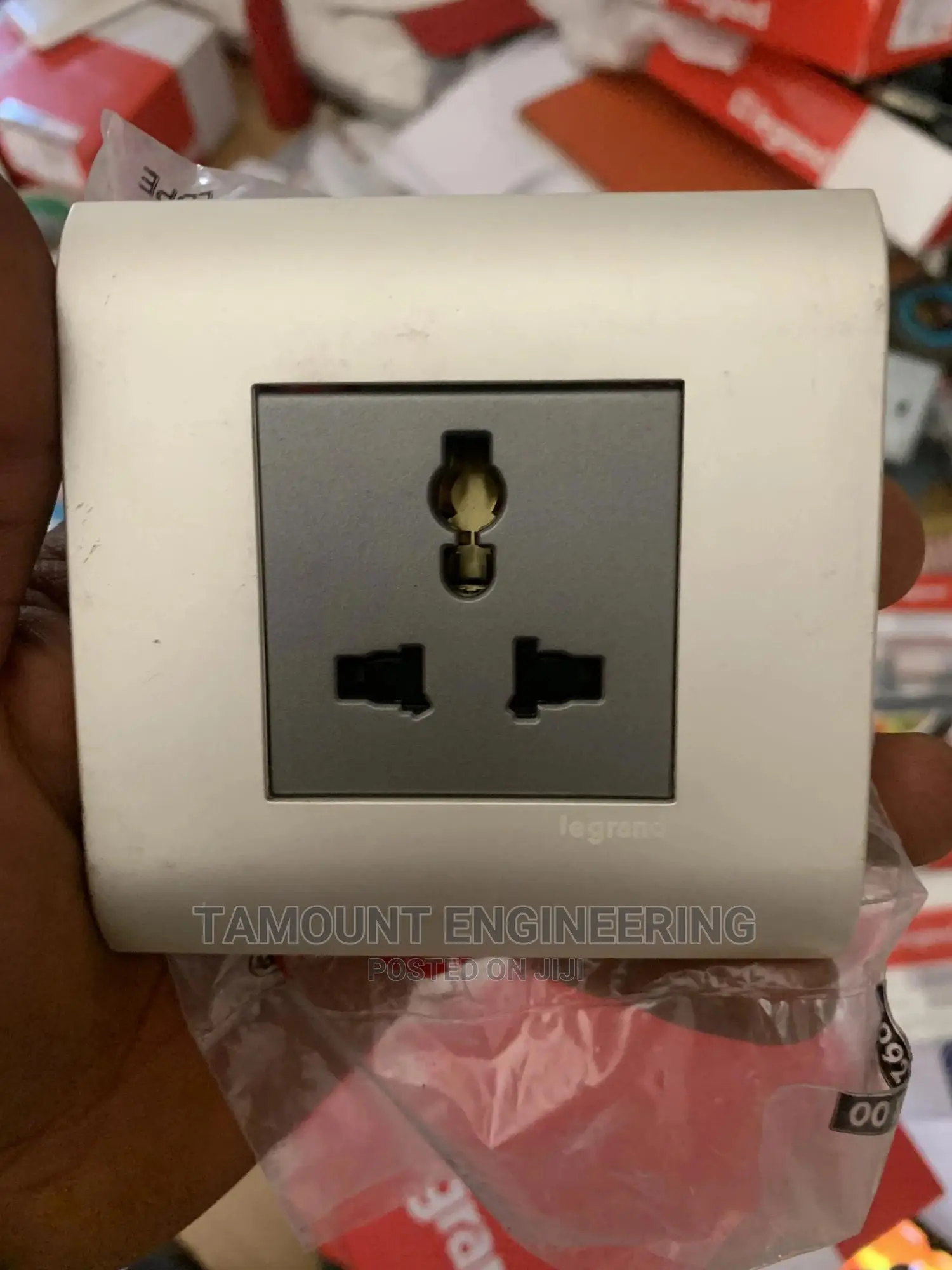 Unswitch Magnesium Socket Legrand