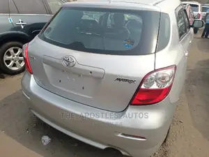 Photo - Toyota Matrix 2010 Silver