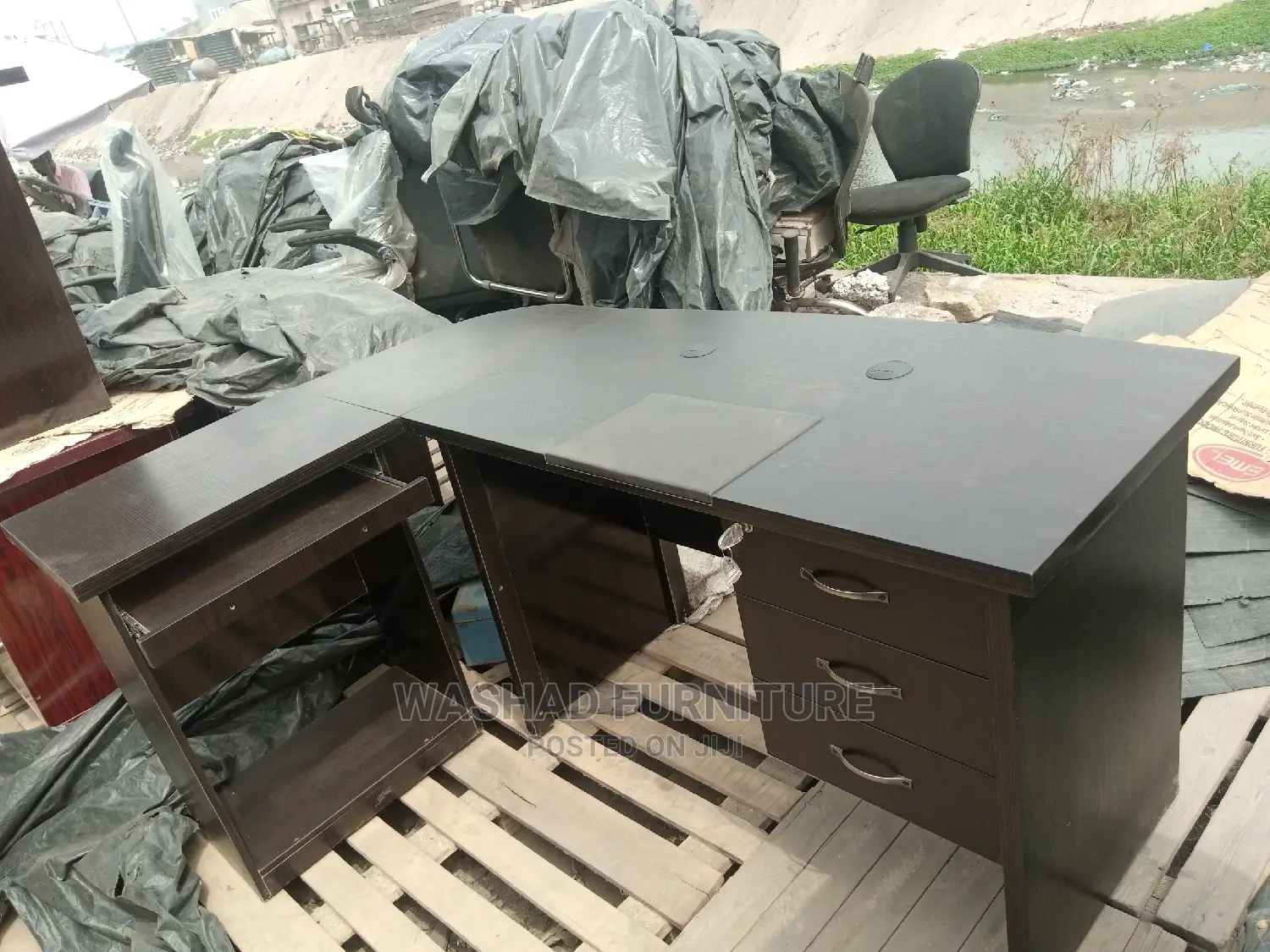 Executive Corner Table