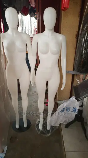 Size 10 Faceless Detachable Plastic White Female Mannequin