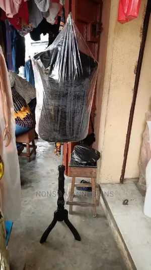 Wooden Head And Wooden Tripod Leg Male Pinnable Dressform