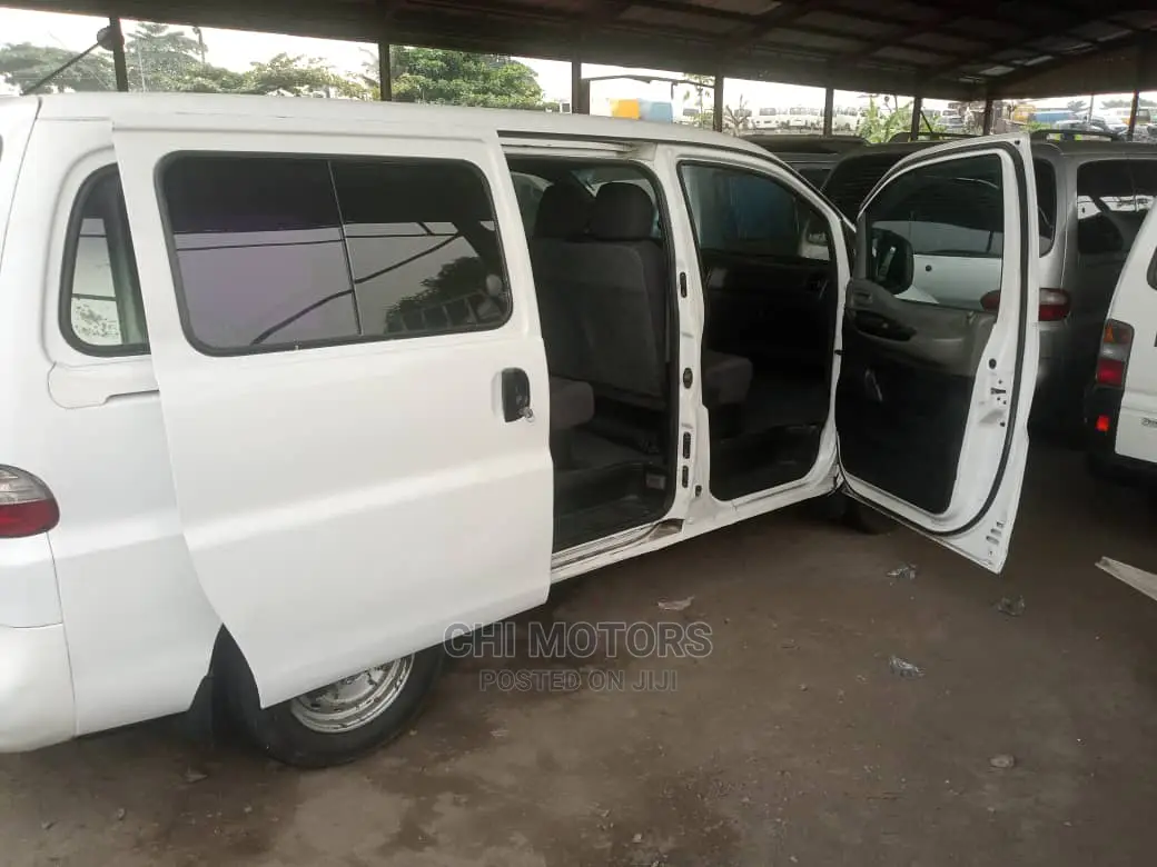 Hyundai H1 2005 White
