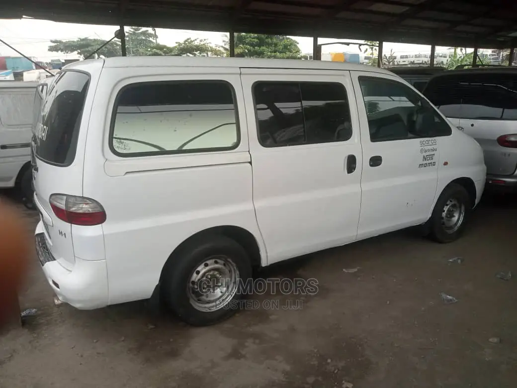 Hyundai H1 2005 White