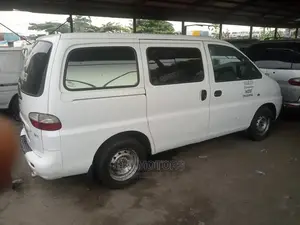 Hyundai H1 2005 White