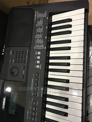 Original Yamaha PSR E463 Keyboard