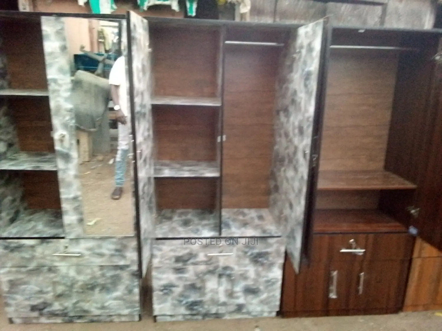 32 Inches Wardrobe