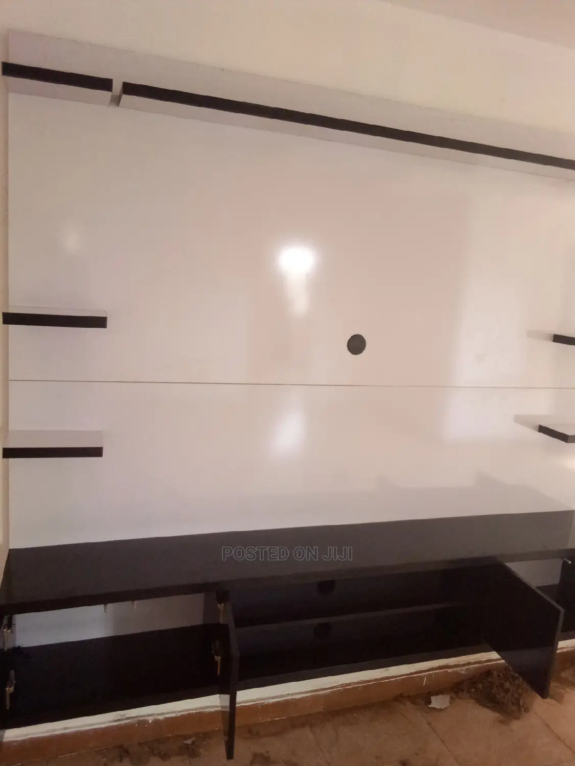 Automatic TV Console Handle-Less Doors Click Automatic Open