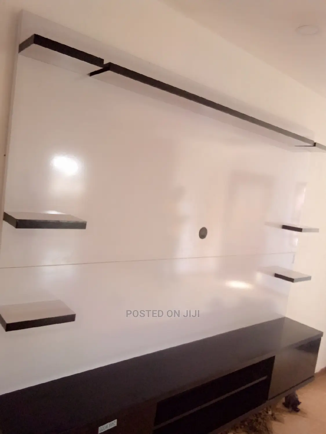Automatic TV Console Handle-Less Doors Click Automatic Open