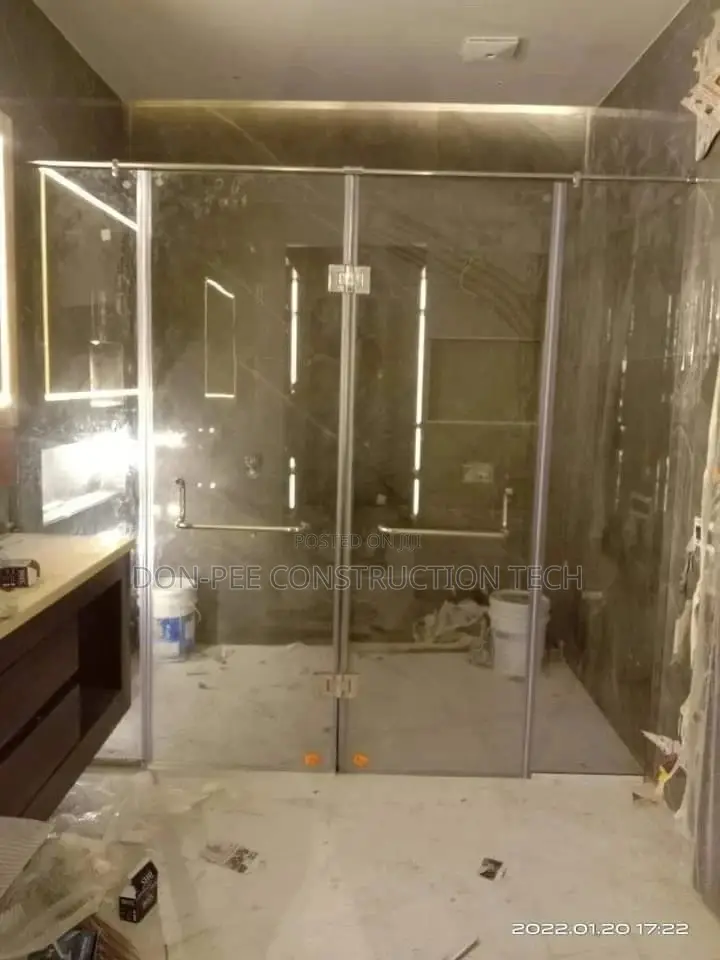 Plane Shower Cubicle