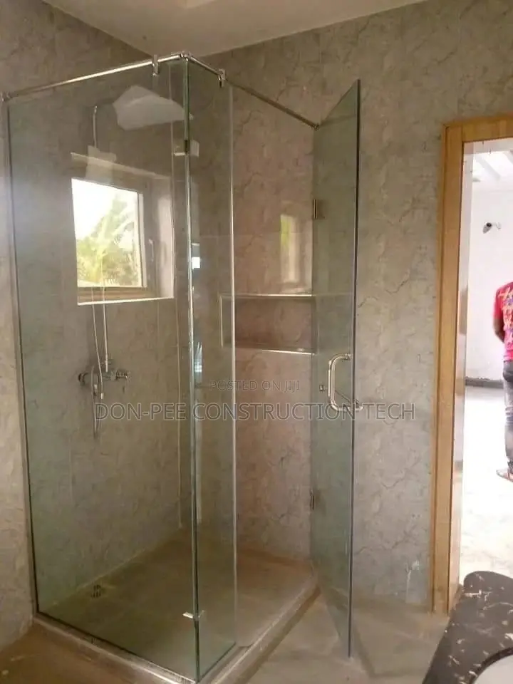 Plane Shower Cubicle