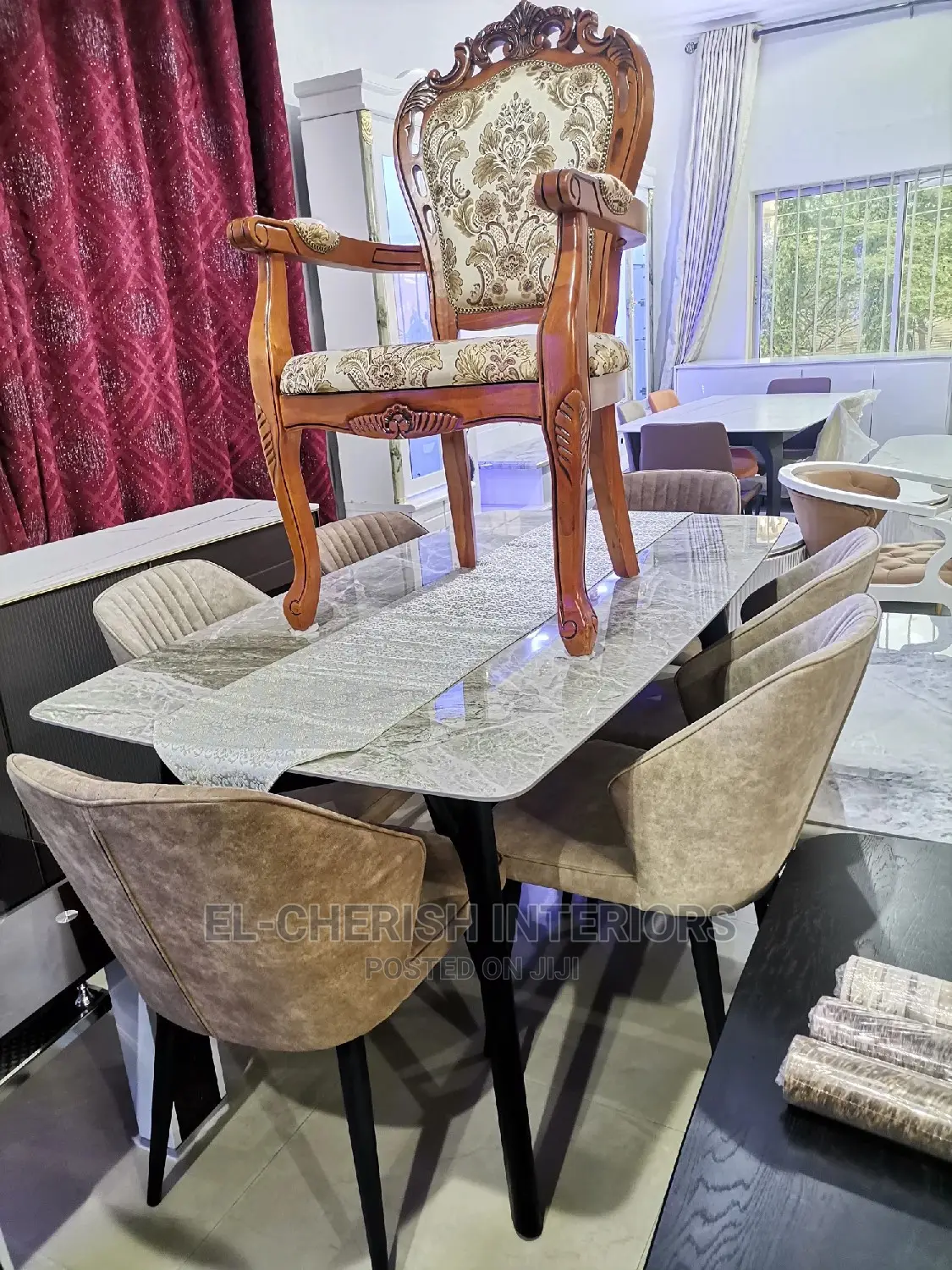 Extra Classic Dining Table