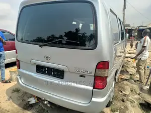 Toyota HiAce 2004 Silver