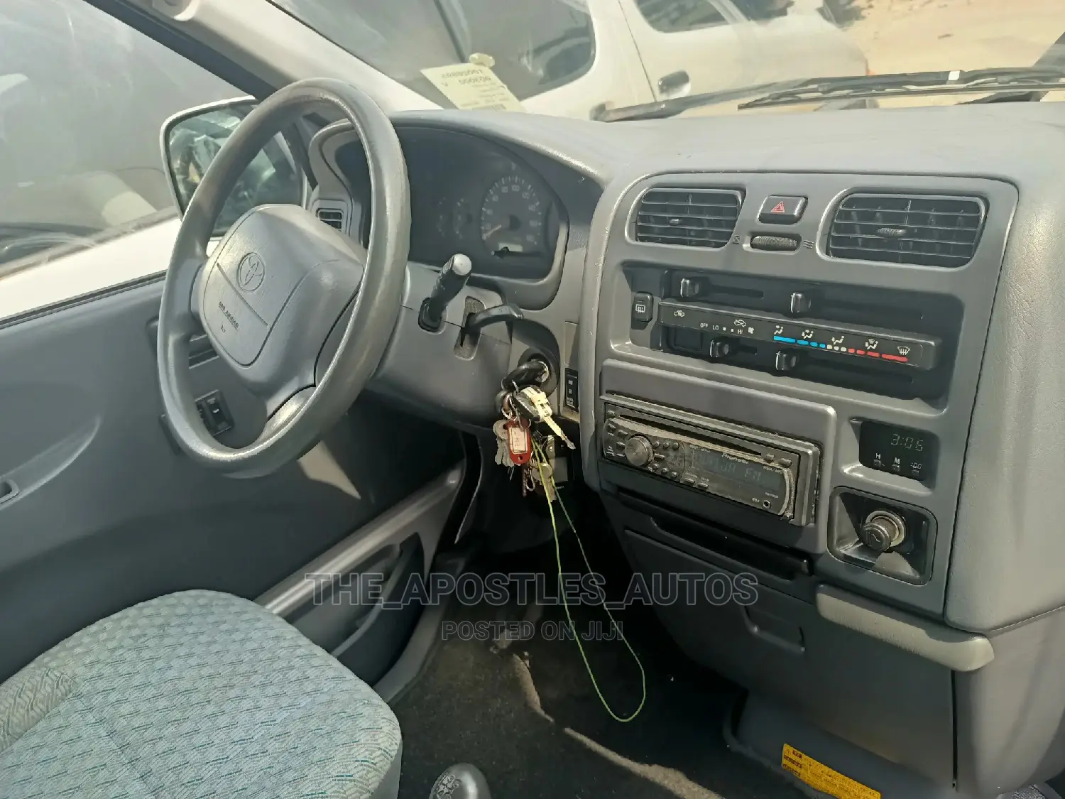 Toyota HiAce 2004 Silver